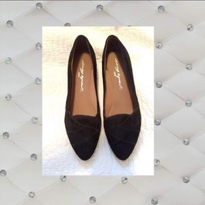 Black Easy Spirit suede flats